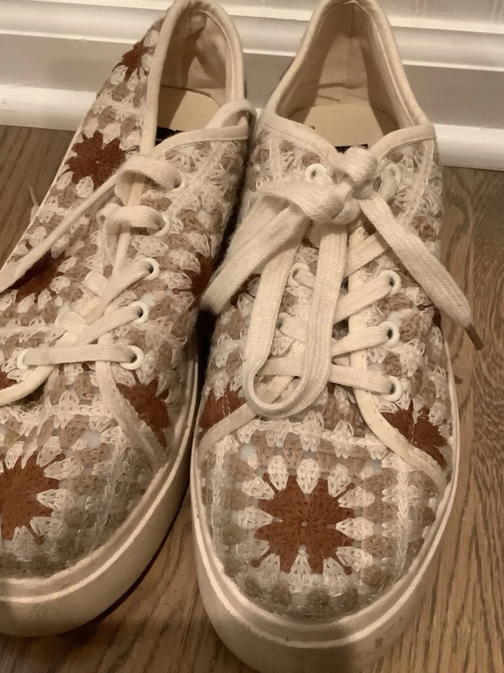 Dirty Laundry Cream Crochet Lace-Up Sneakers with Brown Star Motif